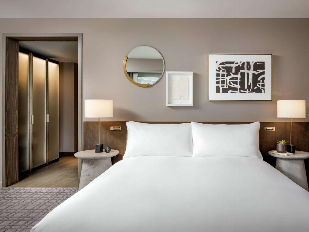 Directors One Bedroom King Suite with Lounge Access